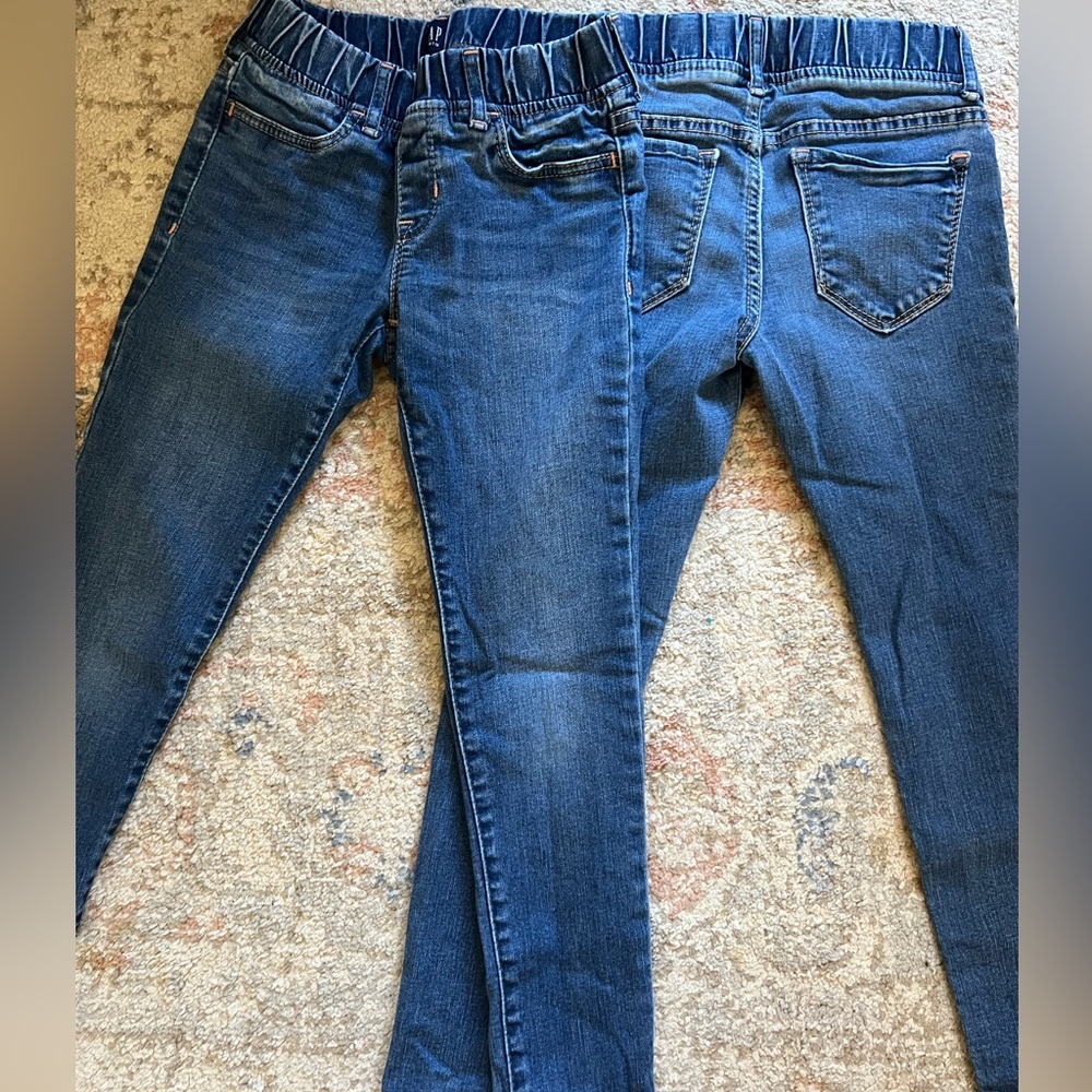 2 pairs of Gap pull on stretch jeggings